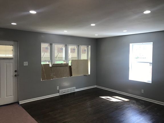 4th image of 378 Paxton Ave