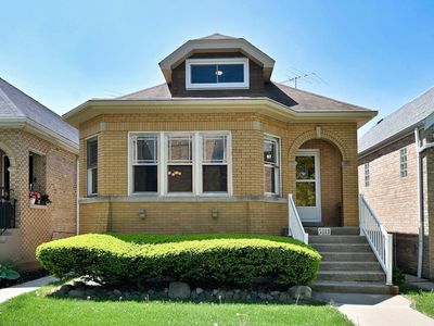 5813 W Eastwood Ave, Chicago, IL, 60630