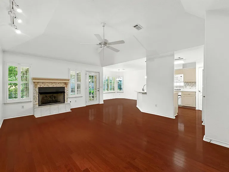 125 Melissa Ct — Photo 7