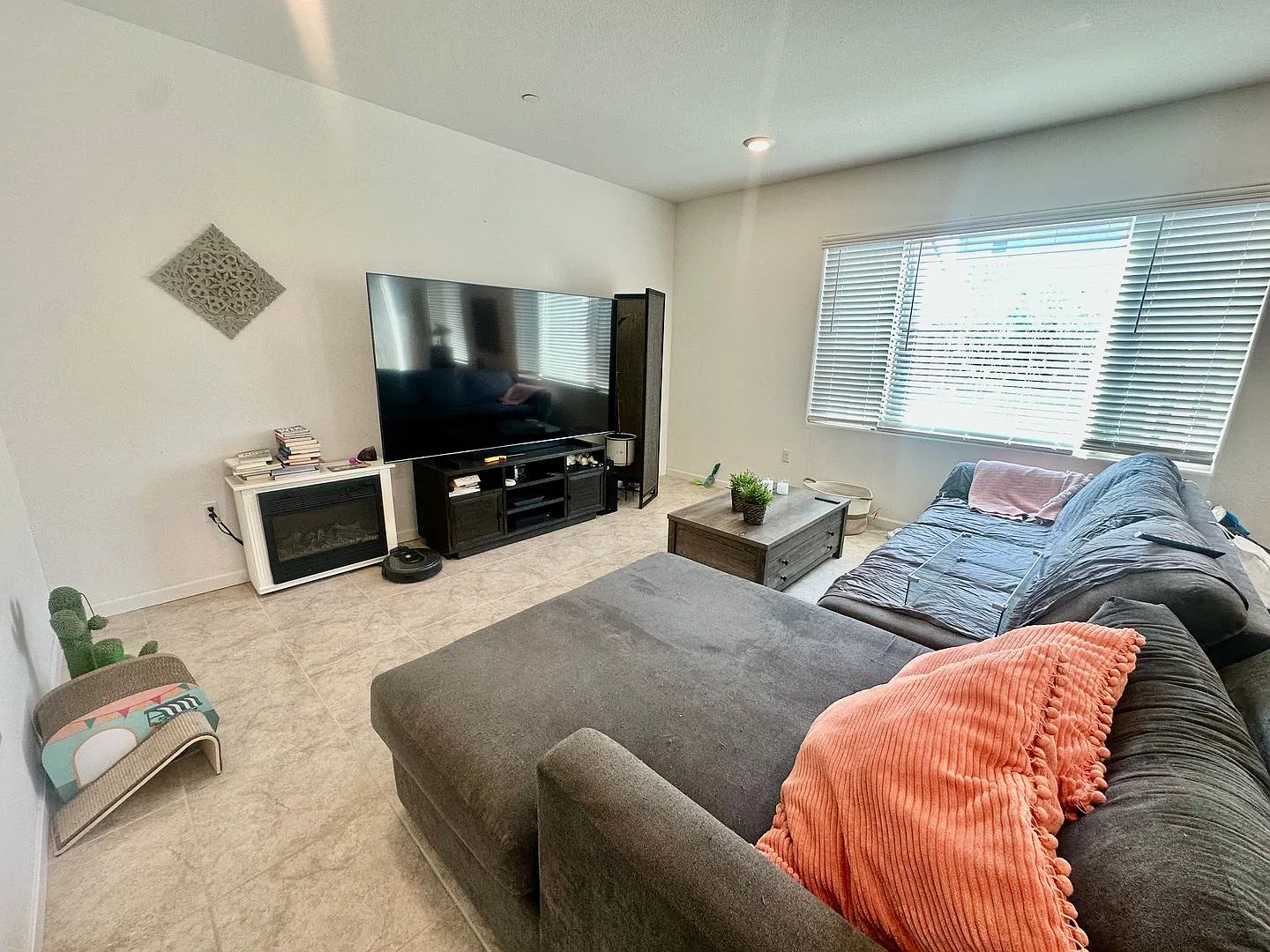 Gorgeous newer home in gated community with pool, park! Prized Brentwood Schools — Photo 4
