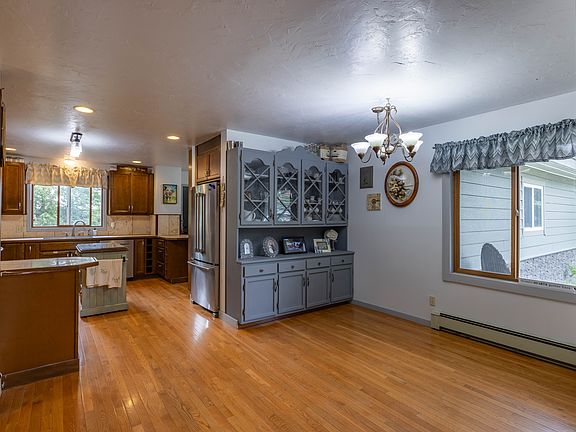 3rd image of 770 Shoshone St