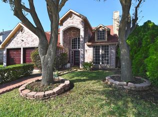 221 Pebblebrook Ln, Glenn Heights, TX 75154