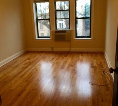 5th image of 837 W Wolfram St #4