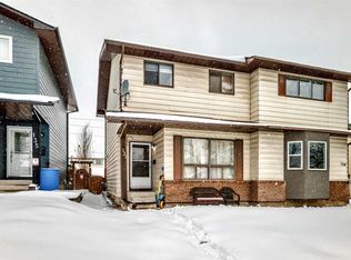 137 E Bermuda Dr NW, Calgary, AB T3K1H6