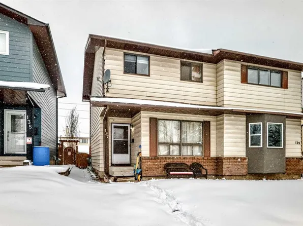137 E Bermuda Dr NW, Calgary, AB T3K 1H6