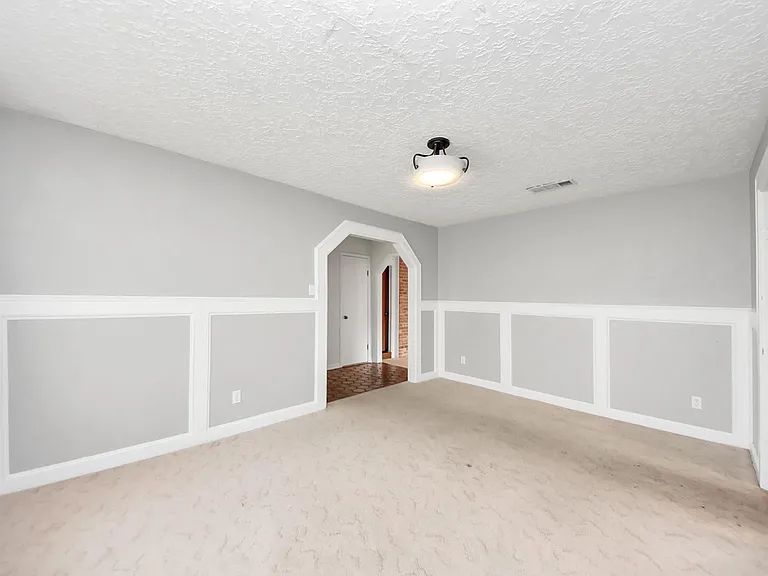 7510 Renmark Ln — Photo 36