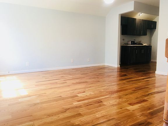 4th image of 10917 153rd St