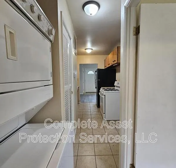934 N Wood St — Photo 7