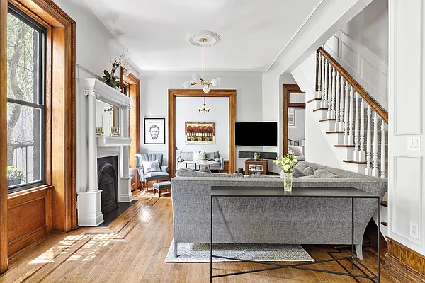 Sold by Compass | media 21