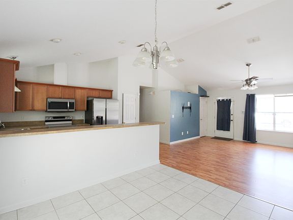 3rd image of 33 Paulette Dr