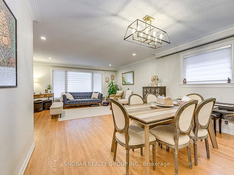 52 Decarie Cir — Photo 8
