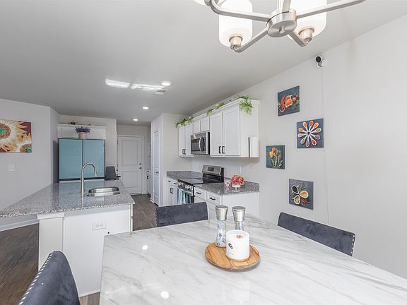 5th image of 326 Community Dr