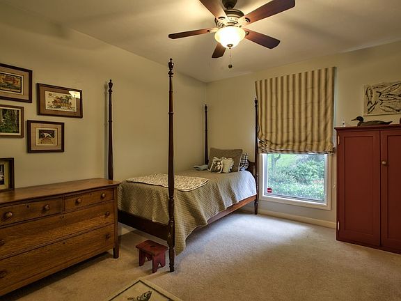 2nd image of 411 Holly Hill Ct