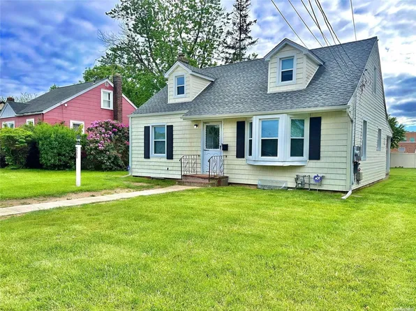 255 Howard Avenue, Copiague, NY 11726
