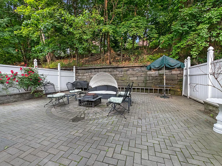 514 Warburton Ave — Photo 13