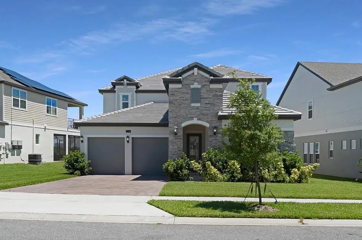 5 bed, 3717 sqft, $5,750 — Photo 1
