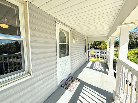 5th image of 40 McMillan Dr