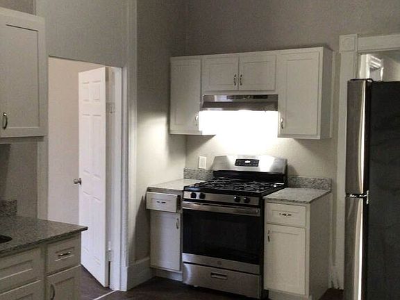 4th image of 2763 Caroline St