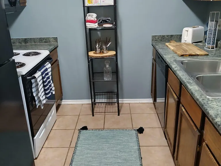 1521 E Thomas St — Photo 19