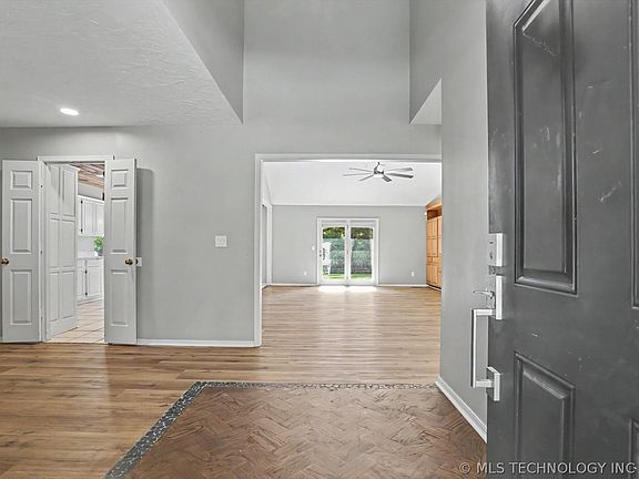 5th image of 2504 Fort Davis Dr