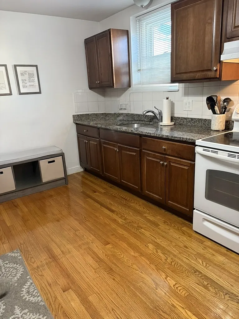 1 bed, 800 sqft, $2,000 — Photo 3