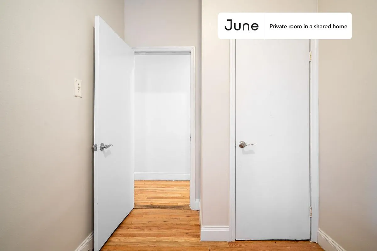 Full bedroom in 4 bed/1 bath home in Central Harlem #1653 A — Photo 2