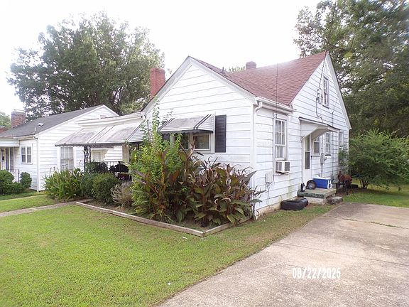3rd image of 2211 Spencer St