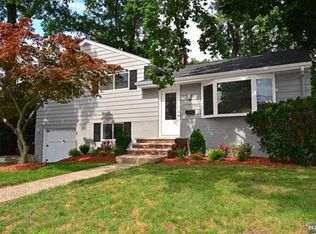 4 Beacon St, Dumont, NJ 07628