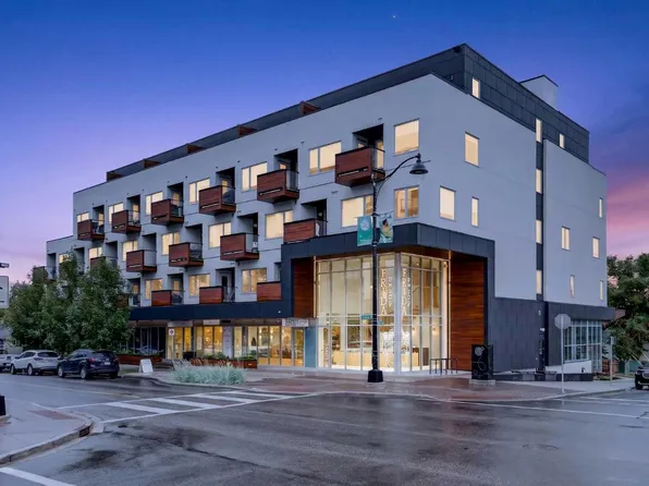 3450 19th St SW #207, Calgary, AB T2T 6V7