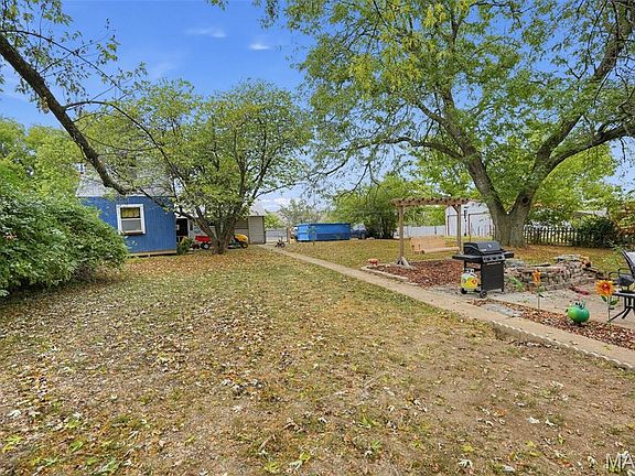 14th image of 204 Watts St