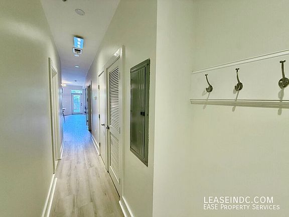 3rd image of 245 15th St SE APT 101