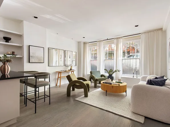 222 E 5th St APT 2, New York, NY 10003
