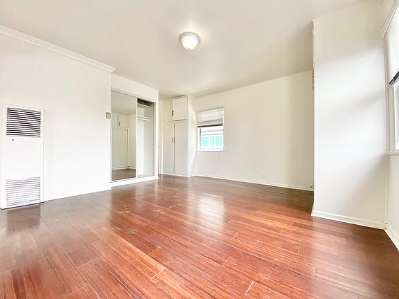 3rd image of 1746 Lincoln Blvd #2