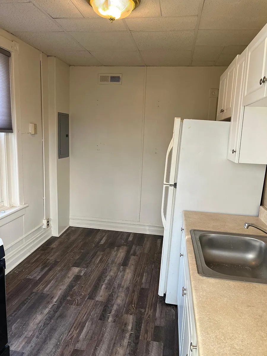Building Photo - 450 E North St #5