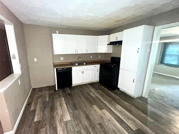 2nd image of 919 Laredo Ave