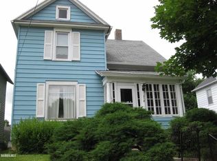 718 W Ordway St, Freeport, IL 61032