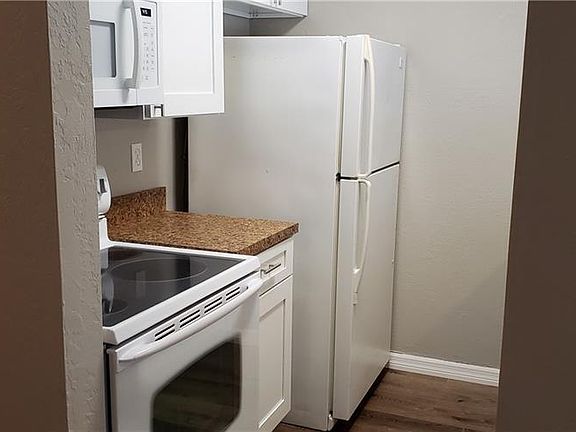 4th image of 134 W Washington Ave APT 3