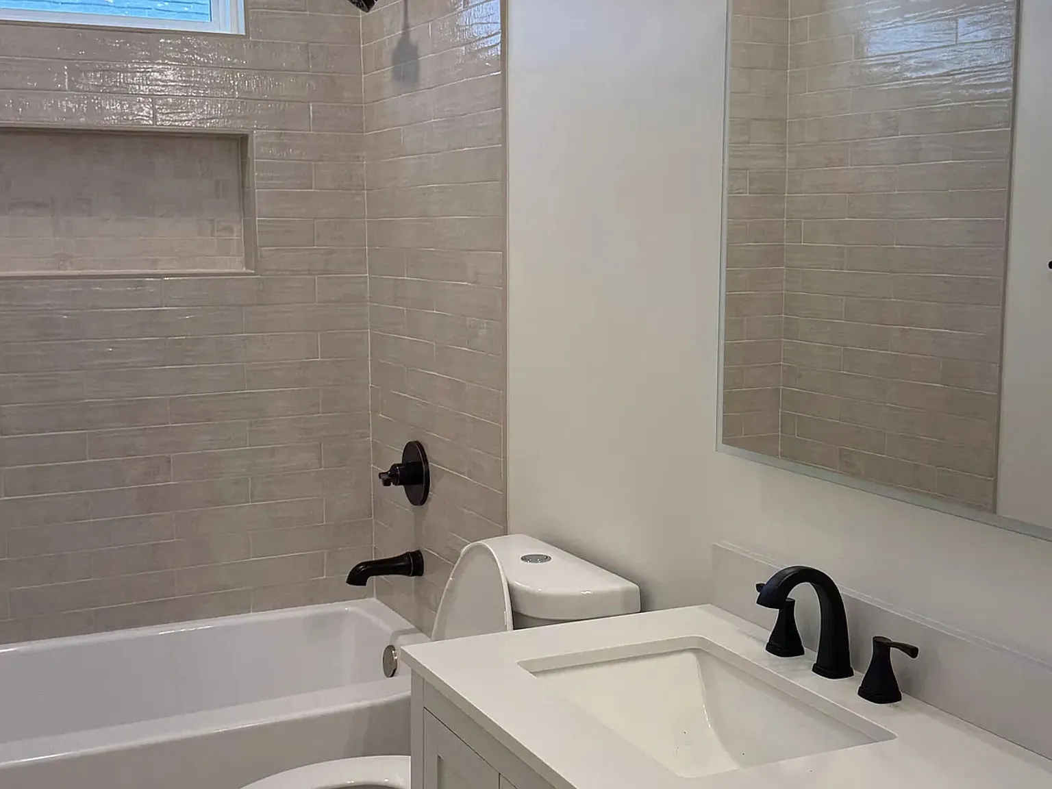 672 Cassanova St SE — Photo 4