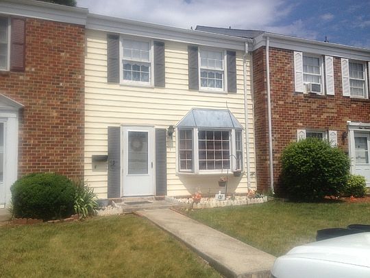 1st image of 121 Cambridge Sq