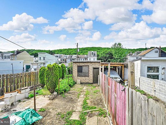 3rd image of 1014 E Centre St