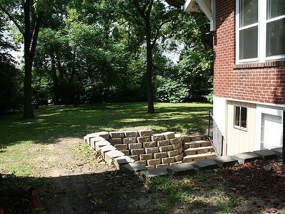 5th image of 9122 Shelley Ave