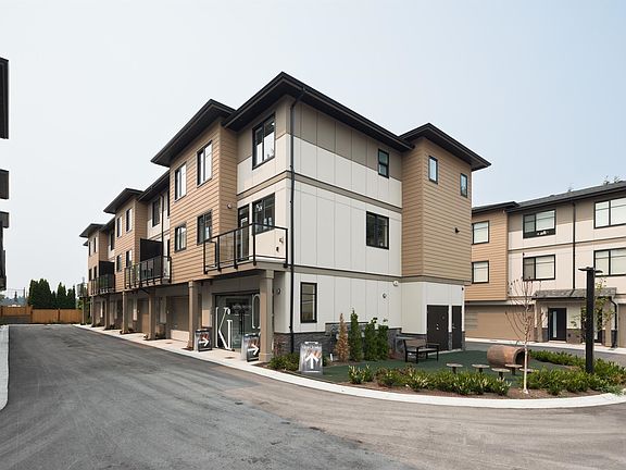 3rd image of 1641 King Cres #11