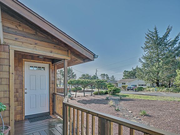 4th image of 1809 NW Oceanview Dr