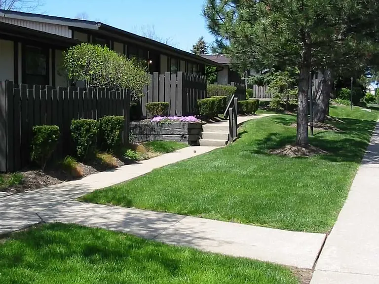Rowanoake Apartments — Photo 14