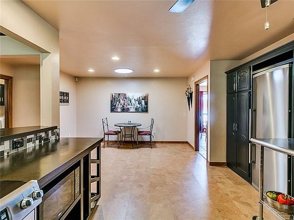 4th image of 11136 Folkstone Dr