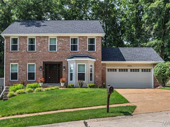 1515 Rosewood Terrace Dr, Ballwin, MO 63021