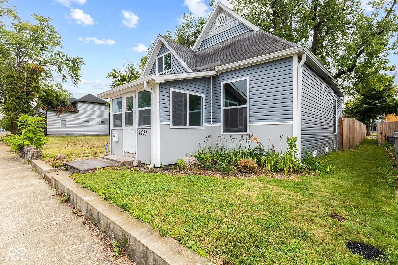 1421 Deloss St photo 1