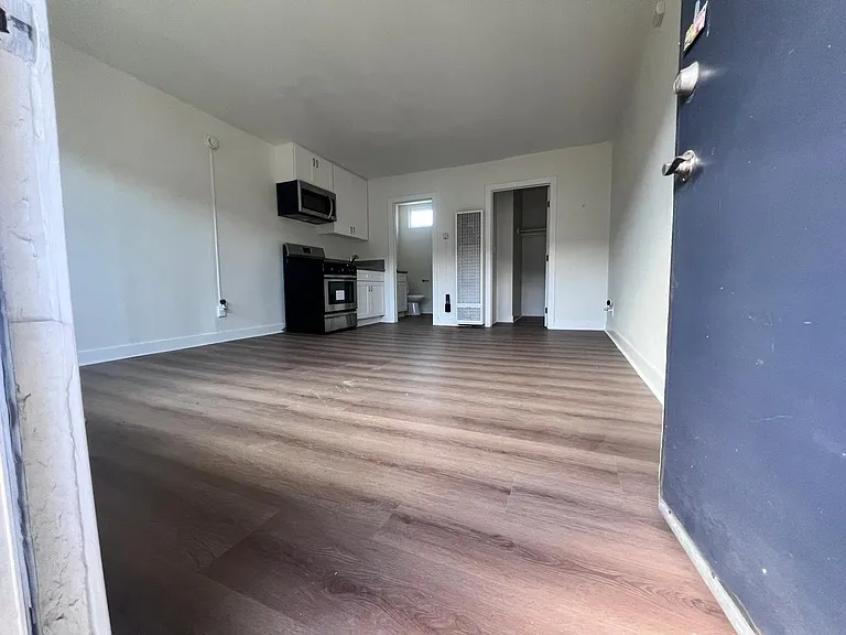 9023 Orion Ave #B23 — Photo 2