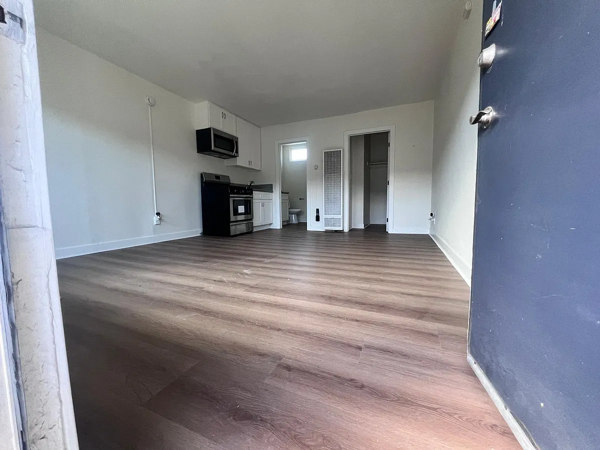 Building Photo - 9023 Orion Ave #Z23