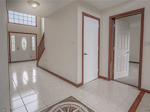 5th image of 3870 Ontario Dr